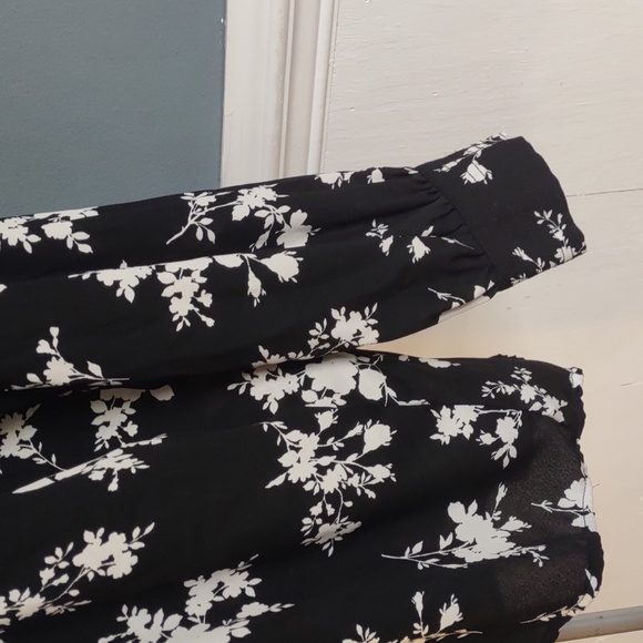 Time and Tru Lightweight Polyester Black/White Floral Blouse Sz L 12-14 - Picture 8 of 14